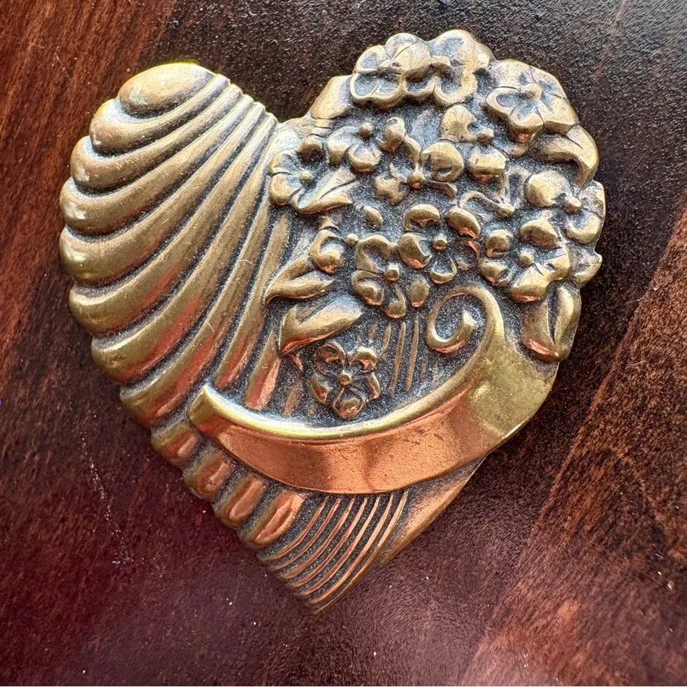 Set of 2 Golden‎ Vintage Brooch Pins